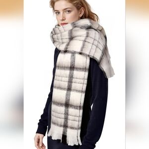 NEW WITH TAGS Plaid Wool Scarf in Black and White